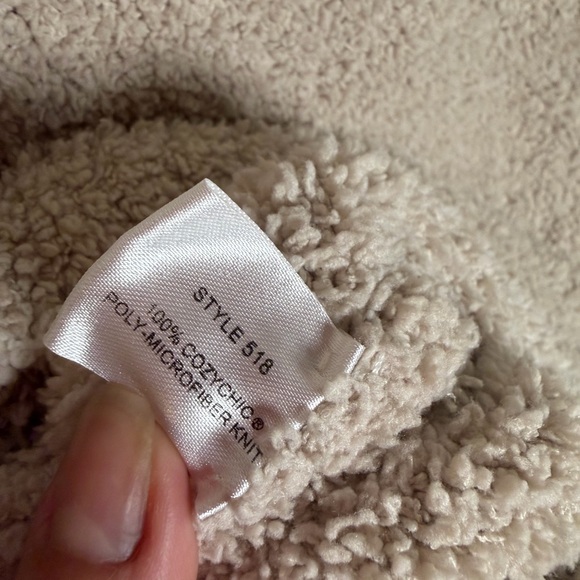 NEW Barefoot Dreams CozyChic Pullover - Picture 6 of 6